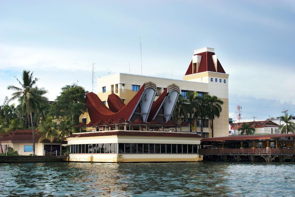 Makassar Golden Hotel Exterior foto