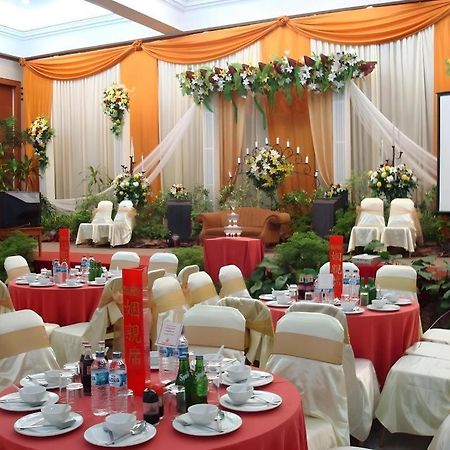Makassar Golden Hotel Macáçar Exterior foto
