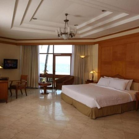 Makassar Golden Hotel Macáçar Exterior foto