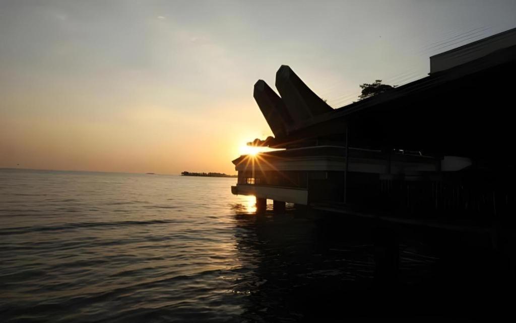Makassar Golden Hotel Macáçar Exterior foto