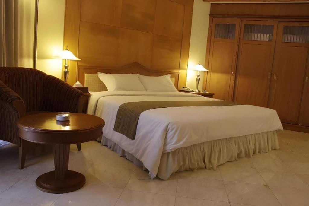 Makassar Golden Hotel Macáçar Exterior foto