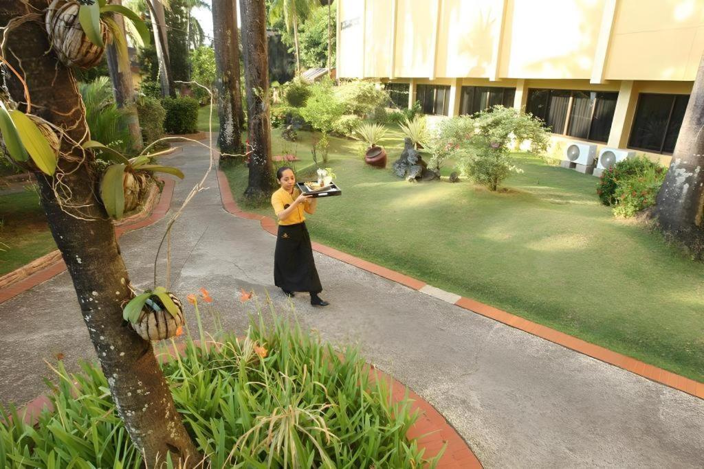 Makassar Golden Hotel Macáçar Exterior foto