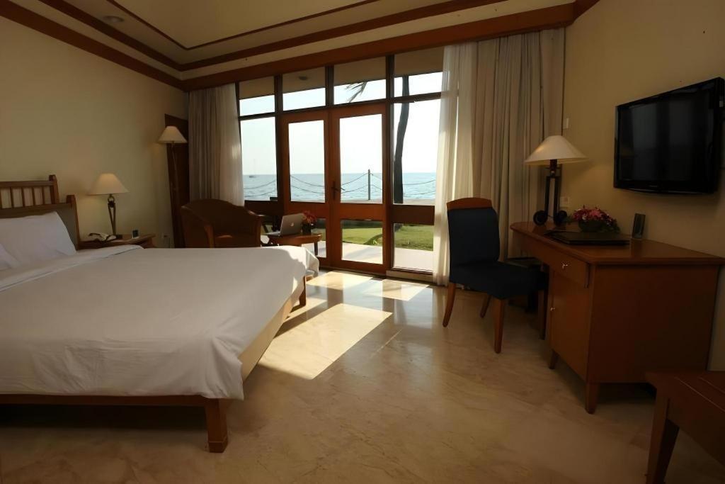 Makassar Golden Hotel Macáçar Exterior foto