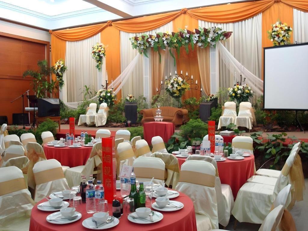 Makassar Golden Hotel Macáçar Exterior foto