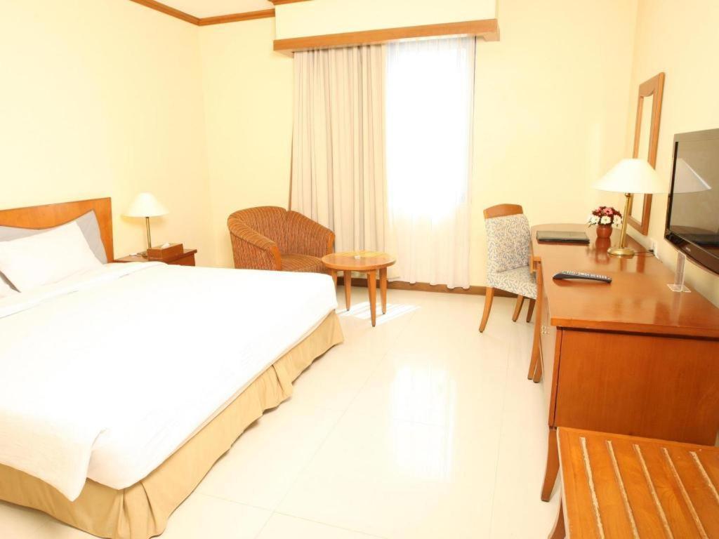 Makassar Golden Hotel Macáçar Exterior foto