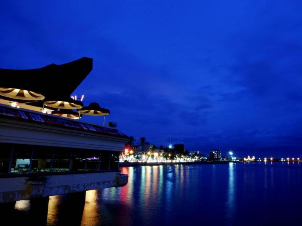 Makassar Golden Hotel Macáçar Exterior foto