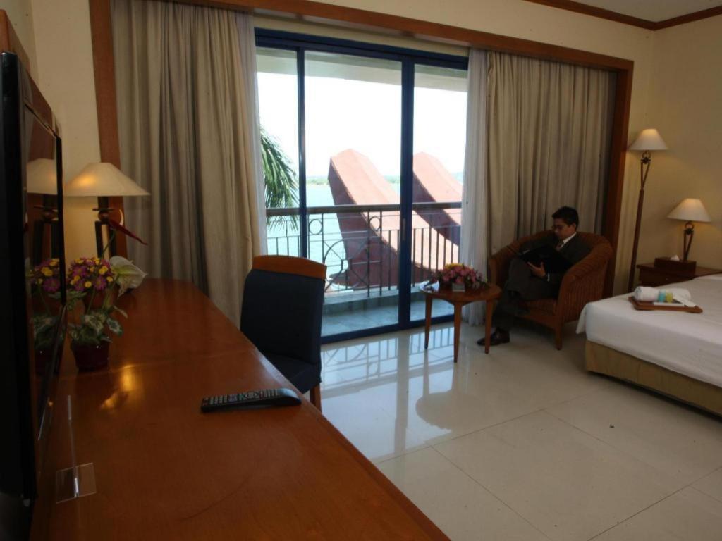 Makassar Golden Hotel Macáçar Exterior foto